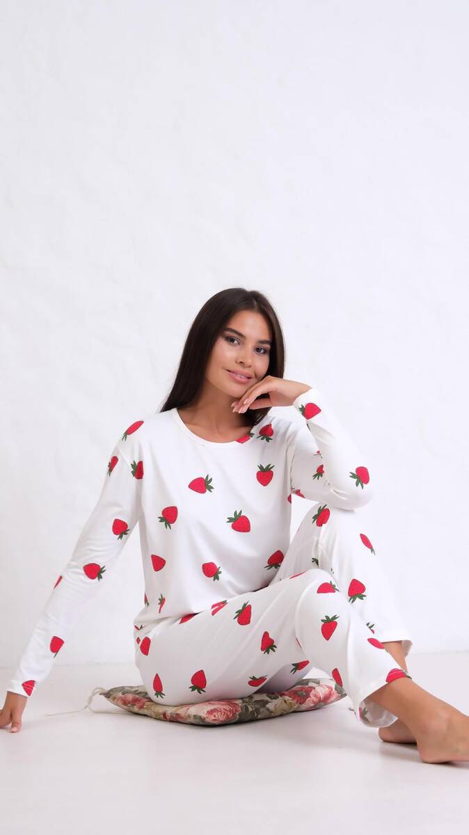 Çilek Desenli Uzun Kol Pijama Takım