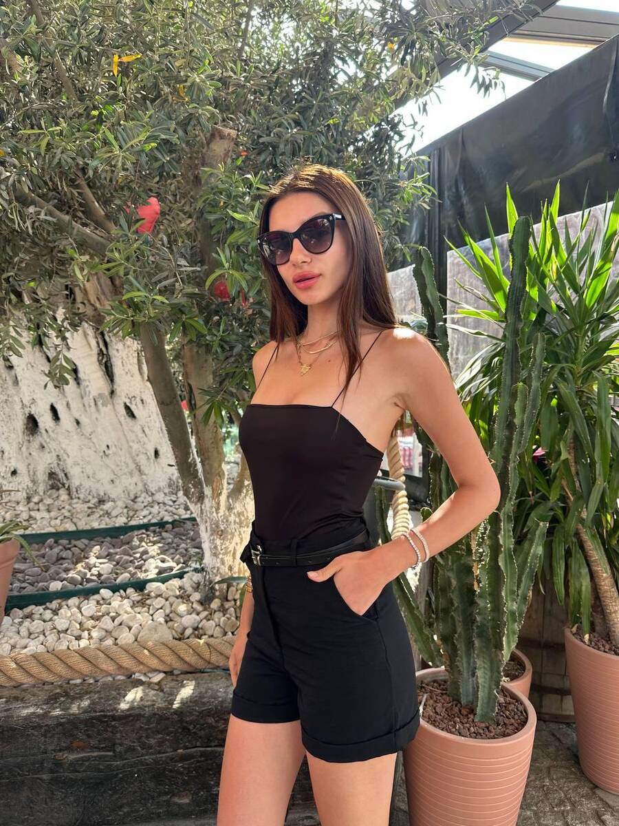 Kemerli Cepli Keten Şort